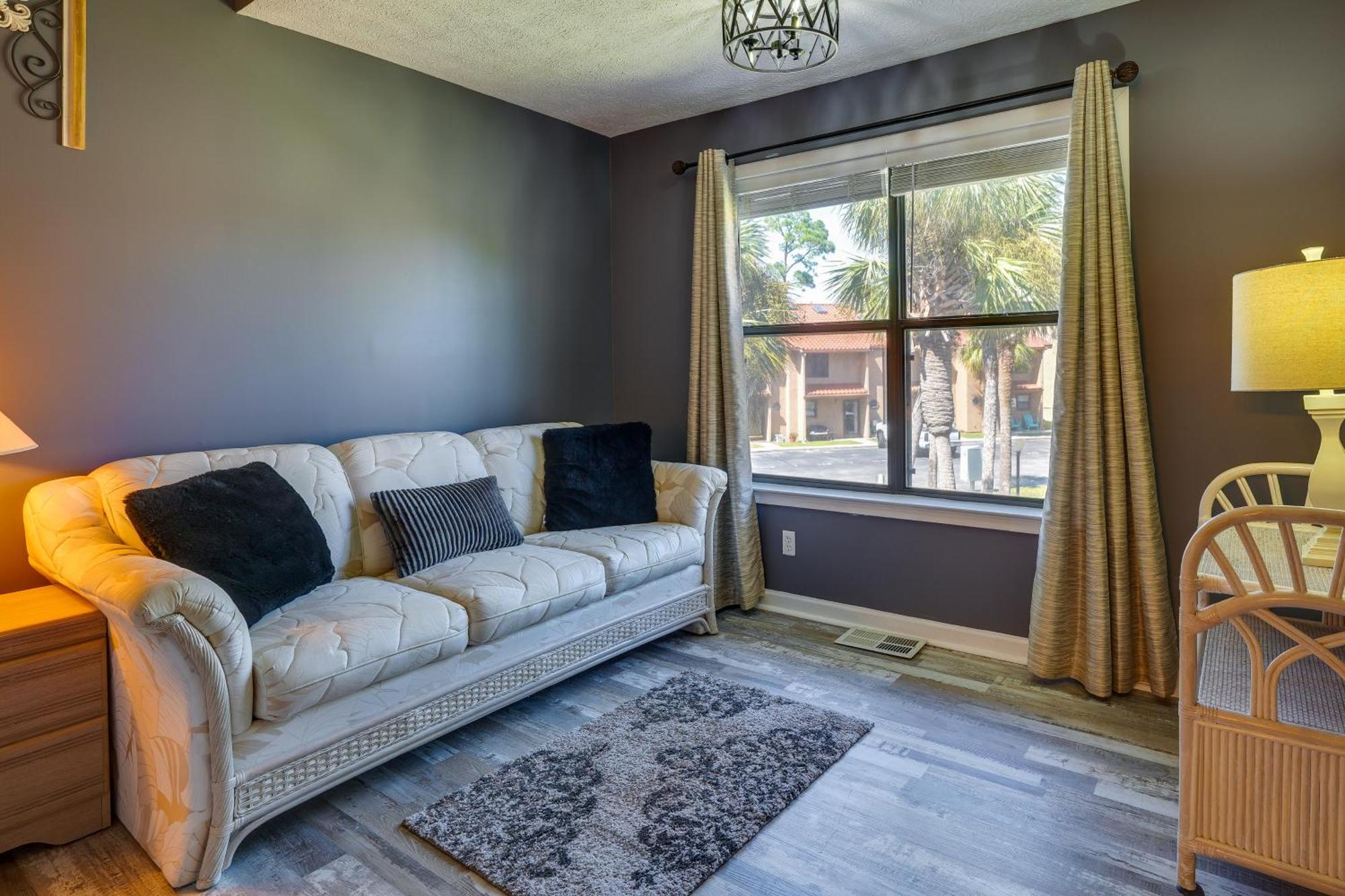 Apartment Family-friendly Pcb With Private Access!